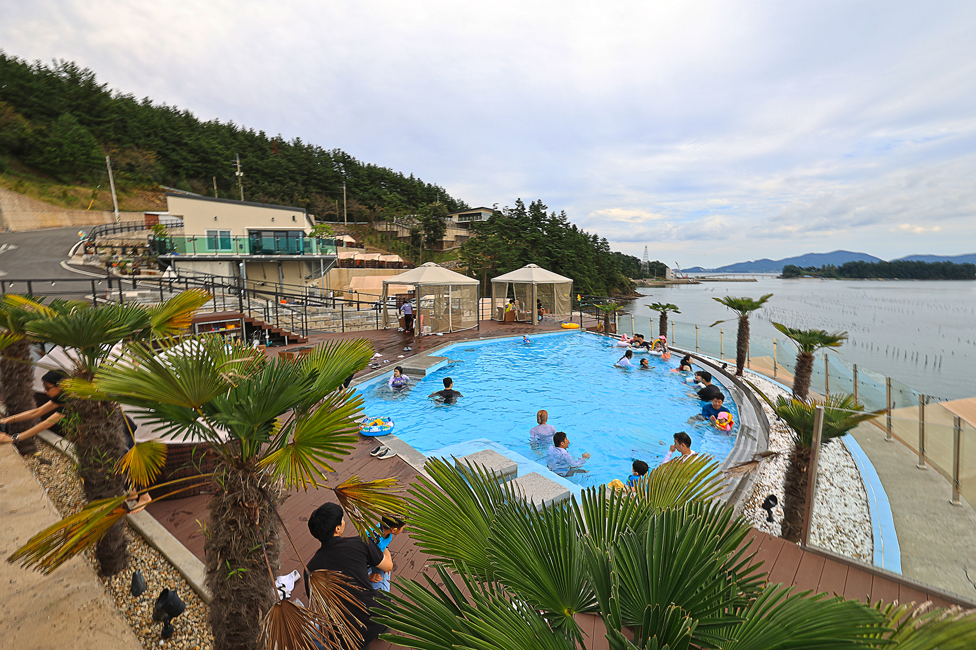 더뷰인비토 이미지