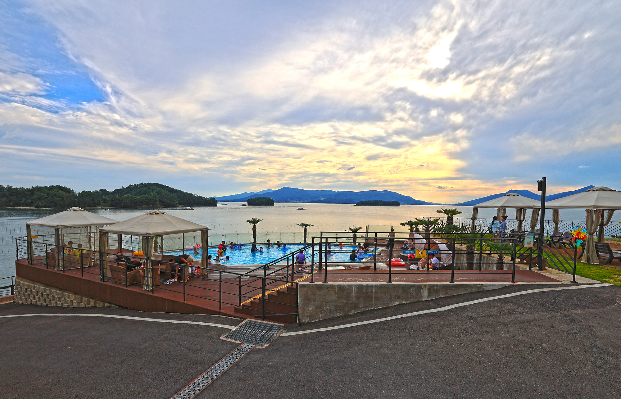 더뷰인비토 이미지