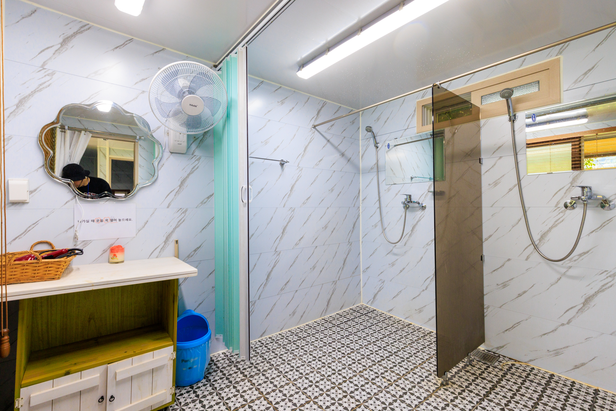 풀꽃이랑 캠핑장 이미지