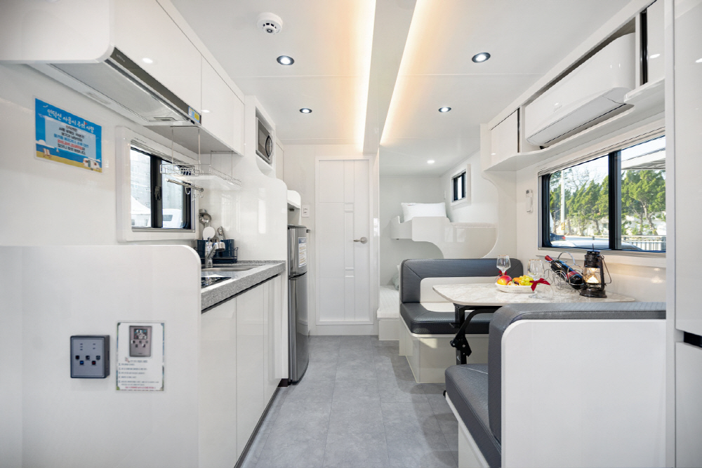 태양&바다 카라반 이미지