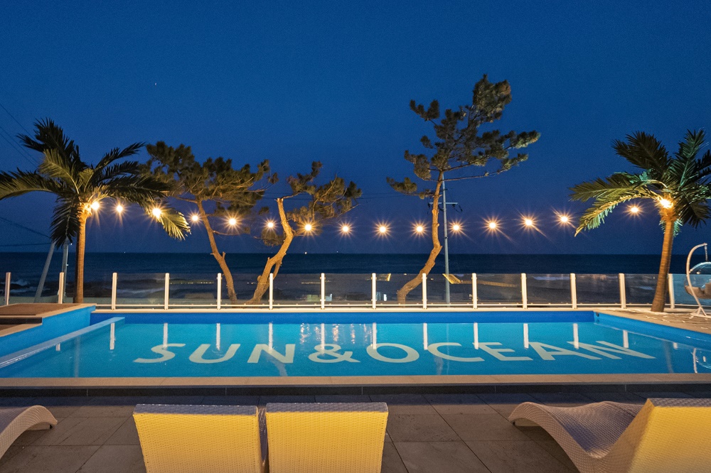 태양&바다 카라반 이미지