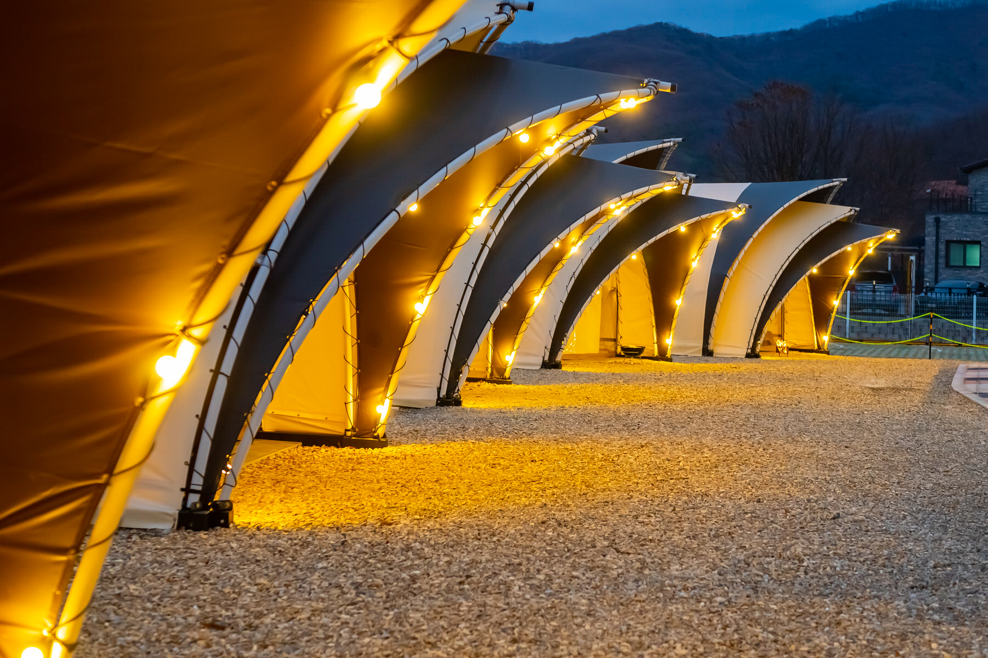 뉴얼리글램핑 이미지