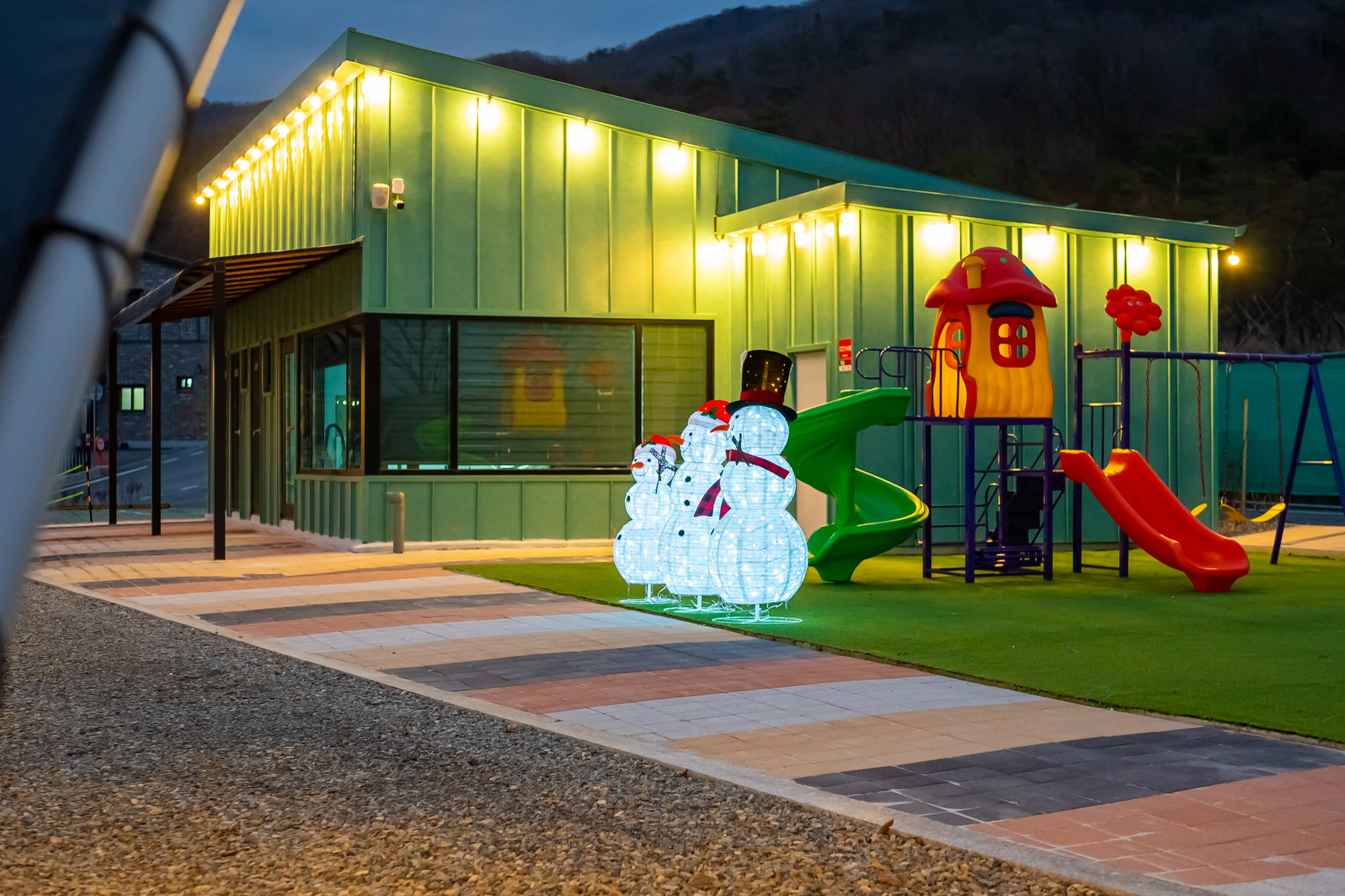 뉴얼리글램핑 이미지