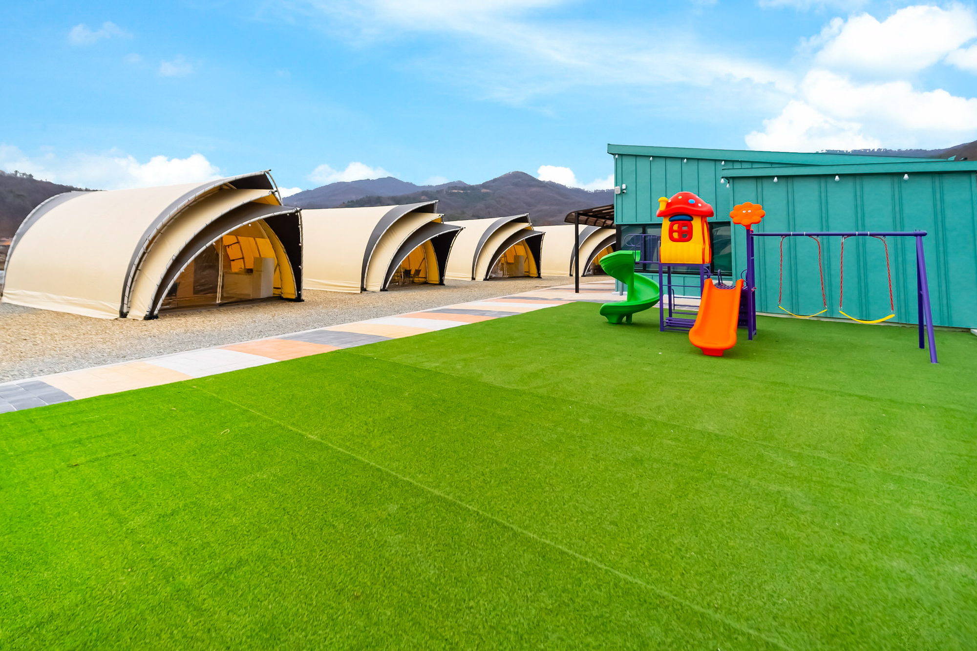 뉴얼리글램핑 이미지