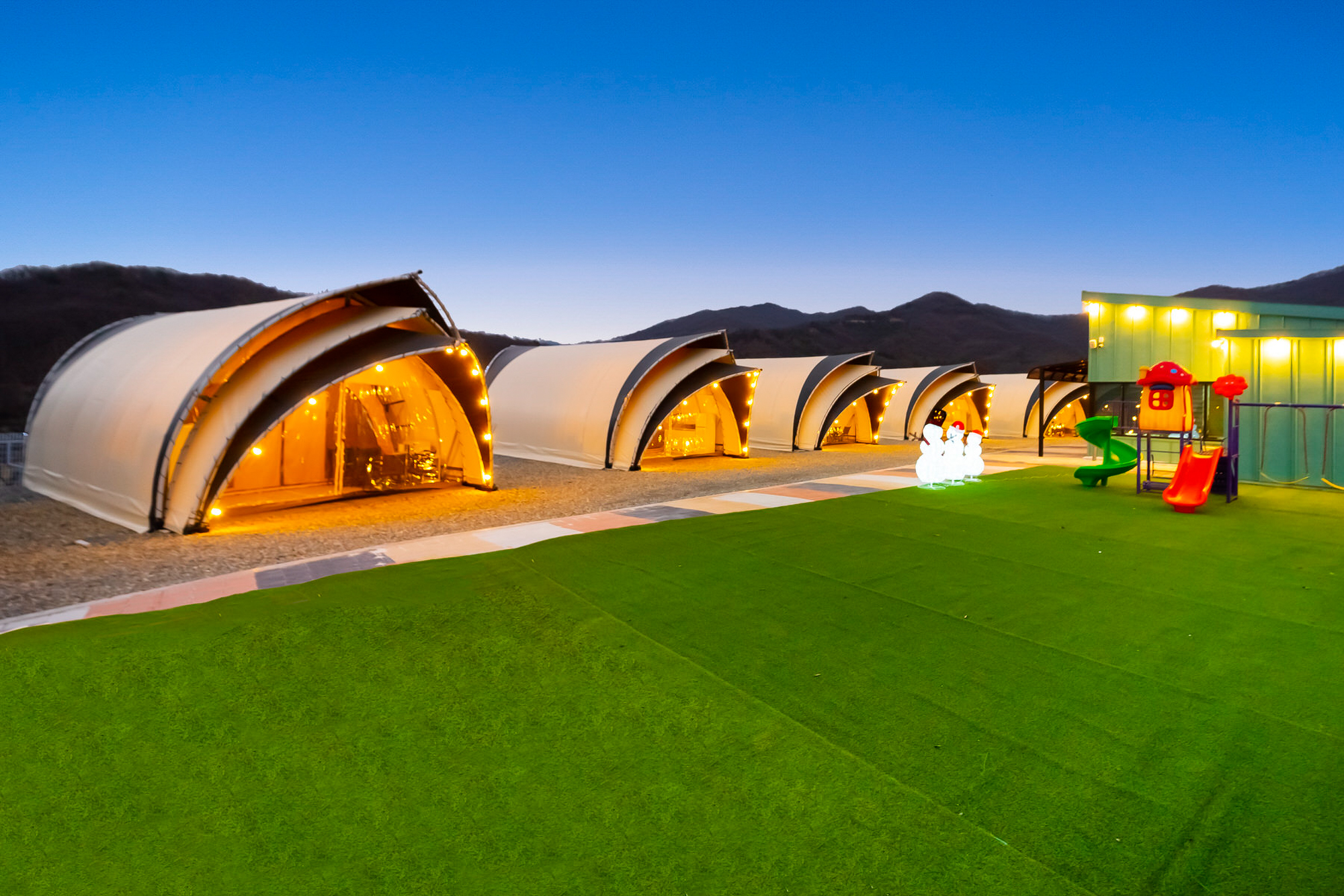 뉴얼리글램핑 이미지