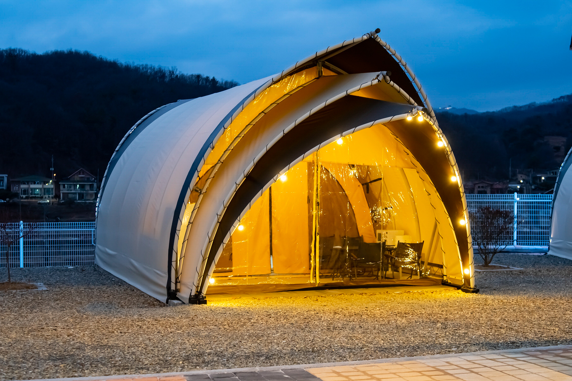 뉴얼리글램핑 이미지