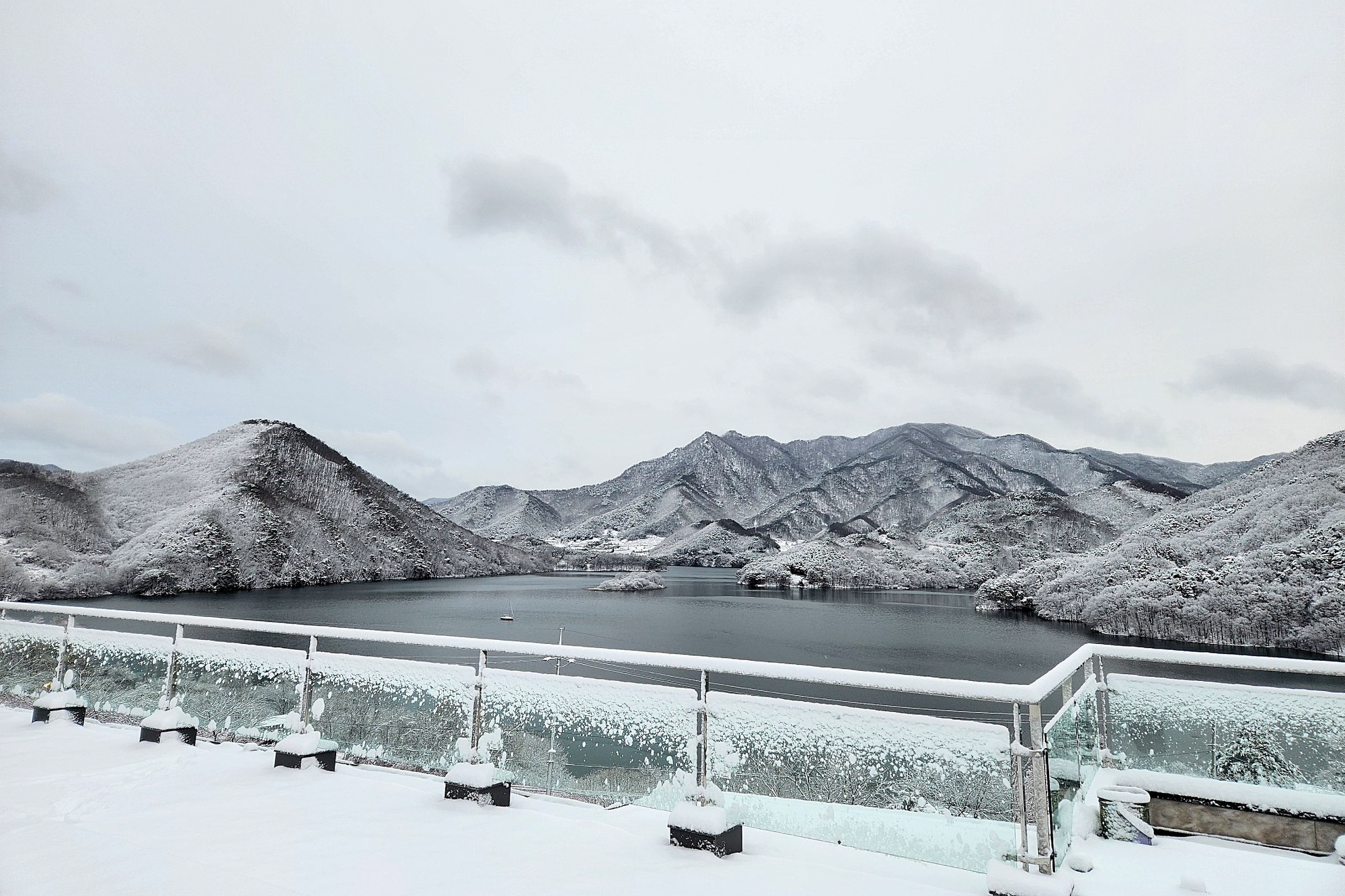 충주호더쉼캠핑장 이미지