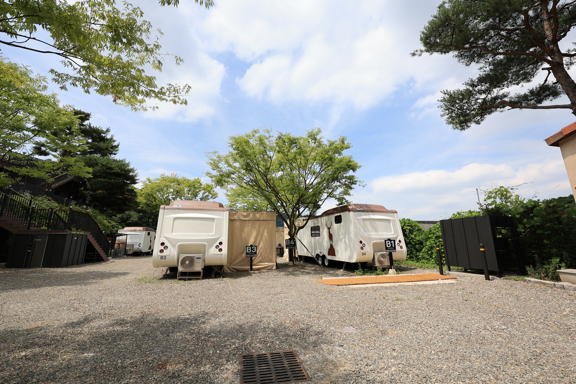 스푼 글램핑 카라반 이미지