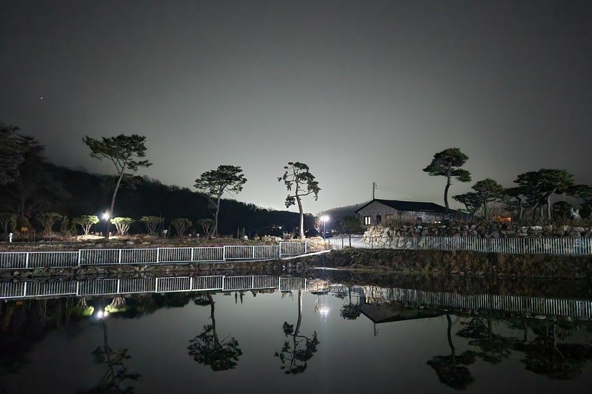 이른아침 캠핑장 이미지