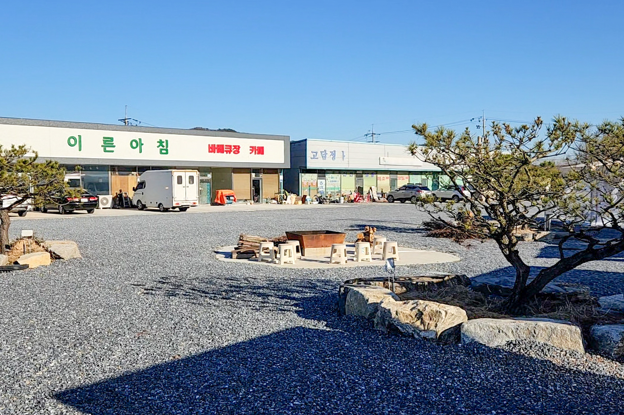 이른아침 캠핑장 이미지