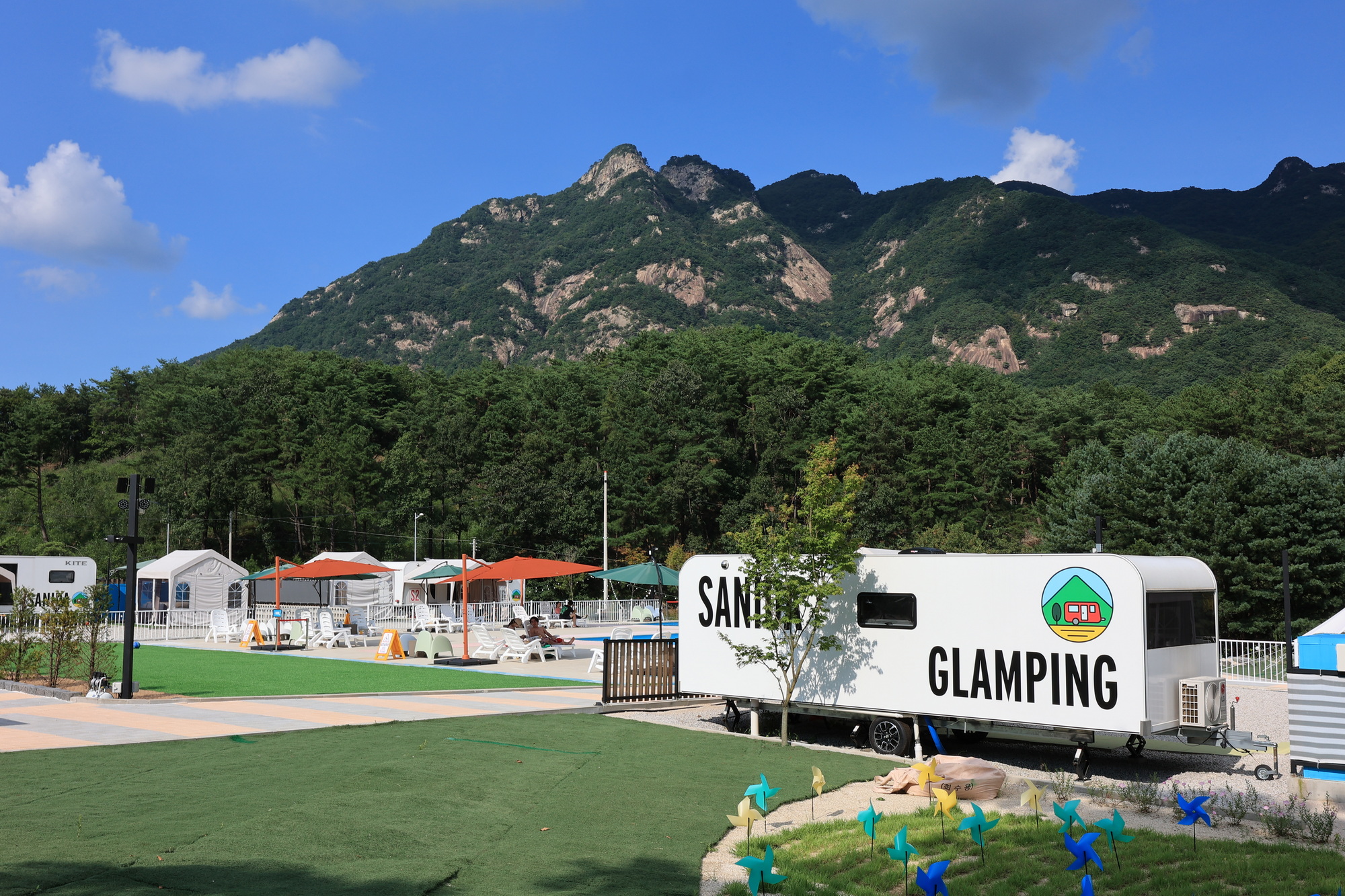 산이다 글램핑 이미지