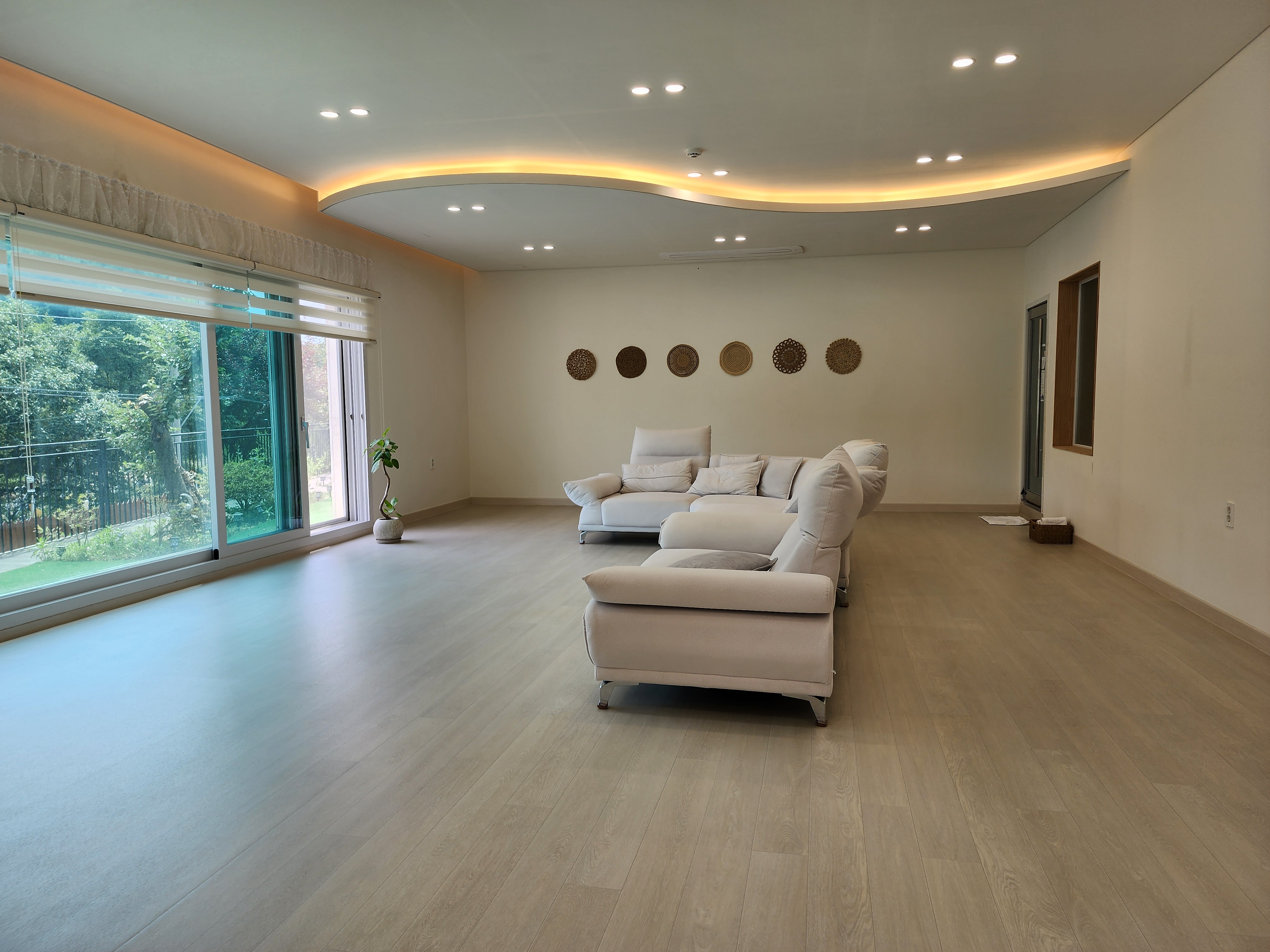 더아리웃집 모롱공간 이미지