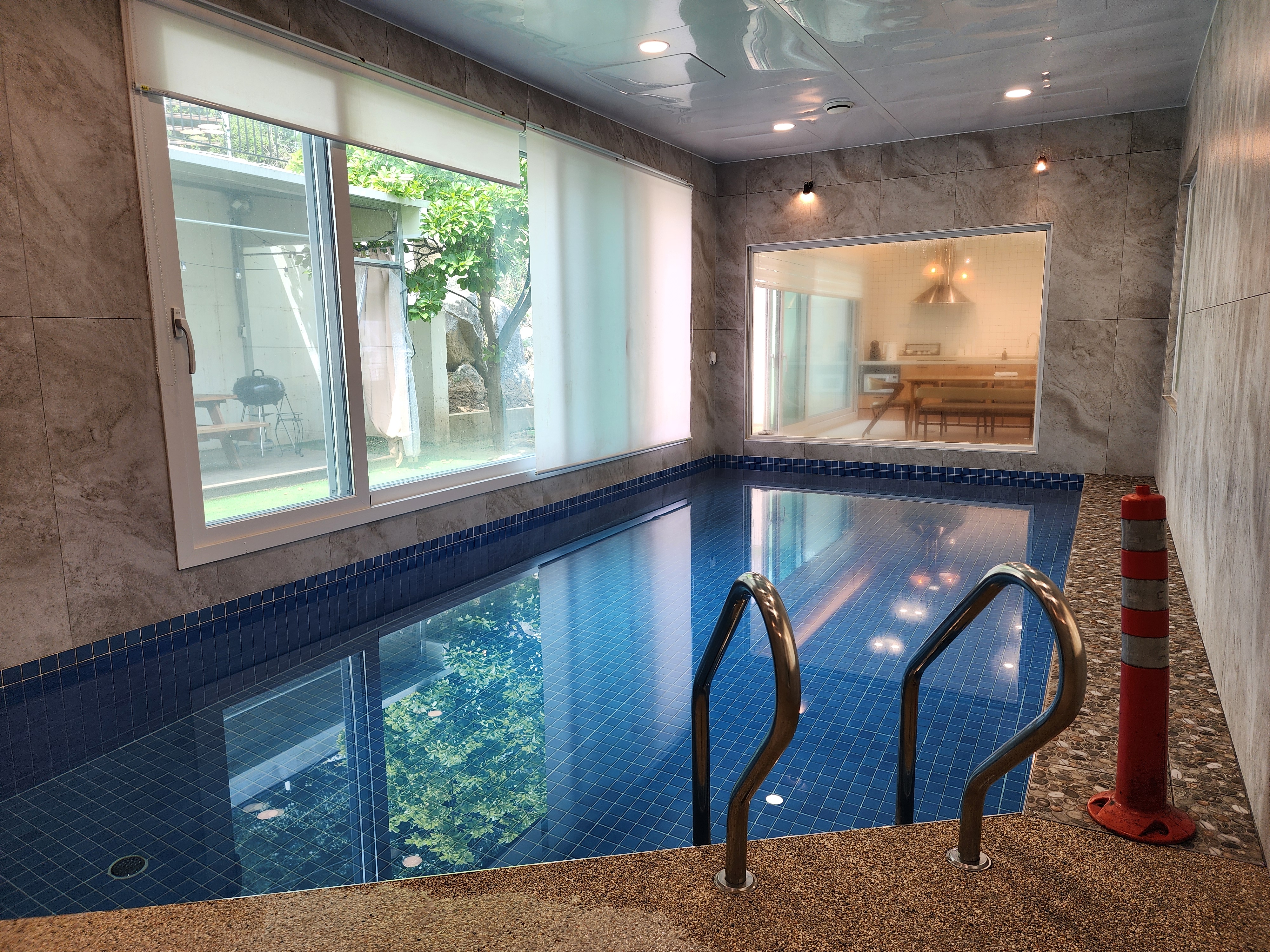 더아리웃집 모롱공간 이미지