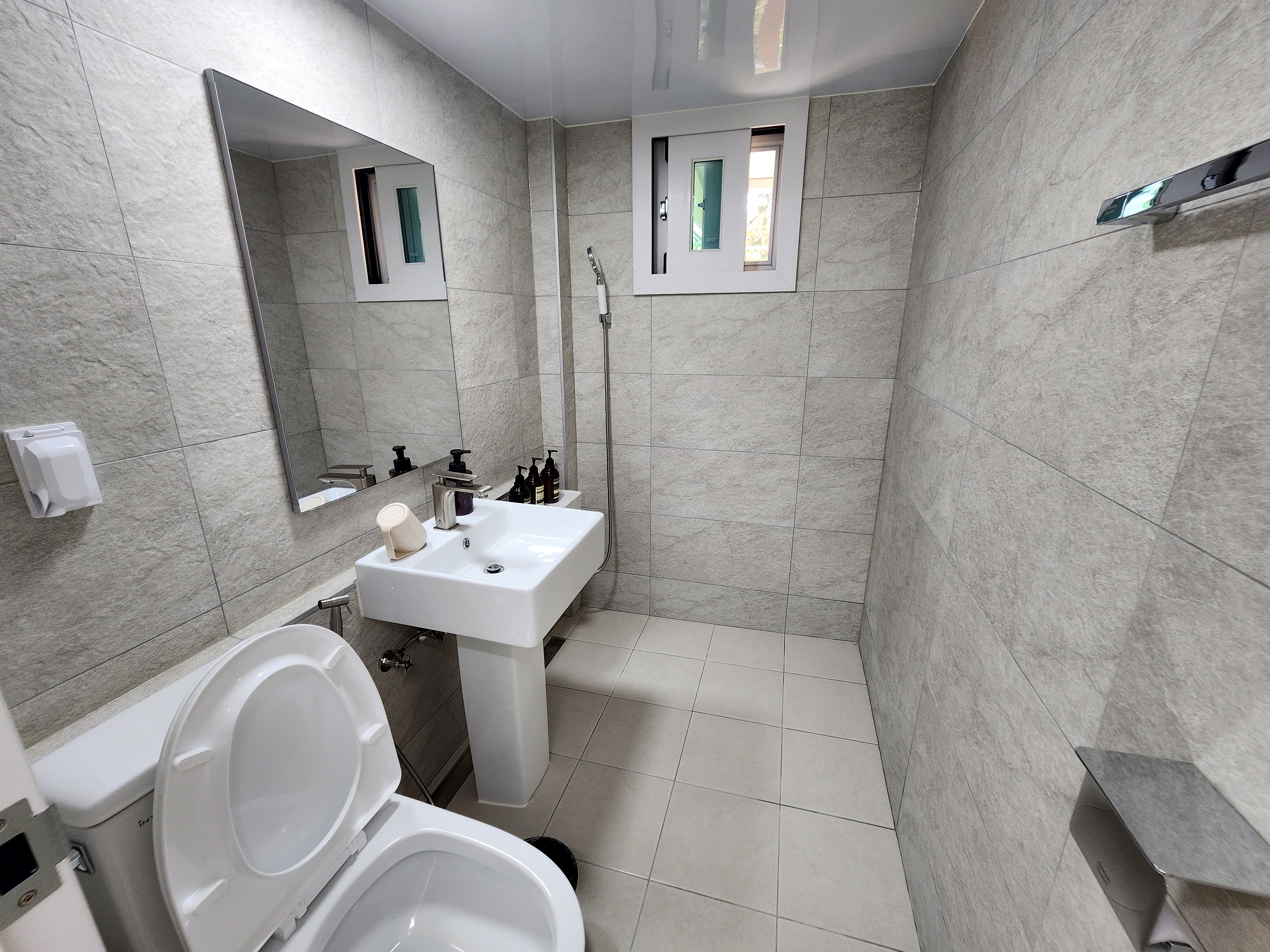 더아리웃집 모롱공간 이미지