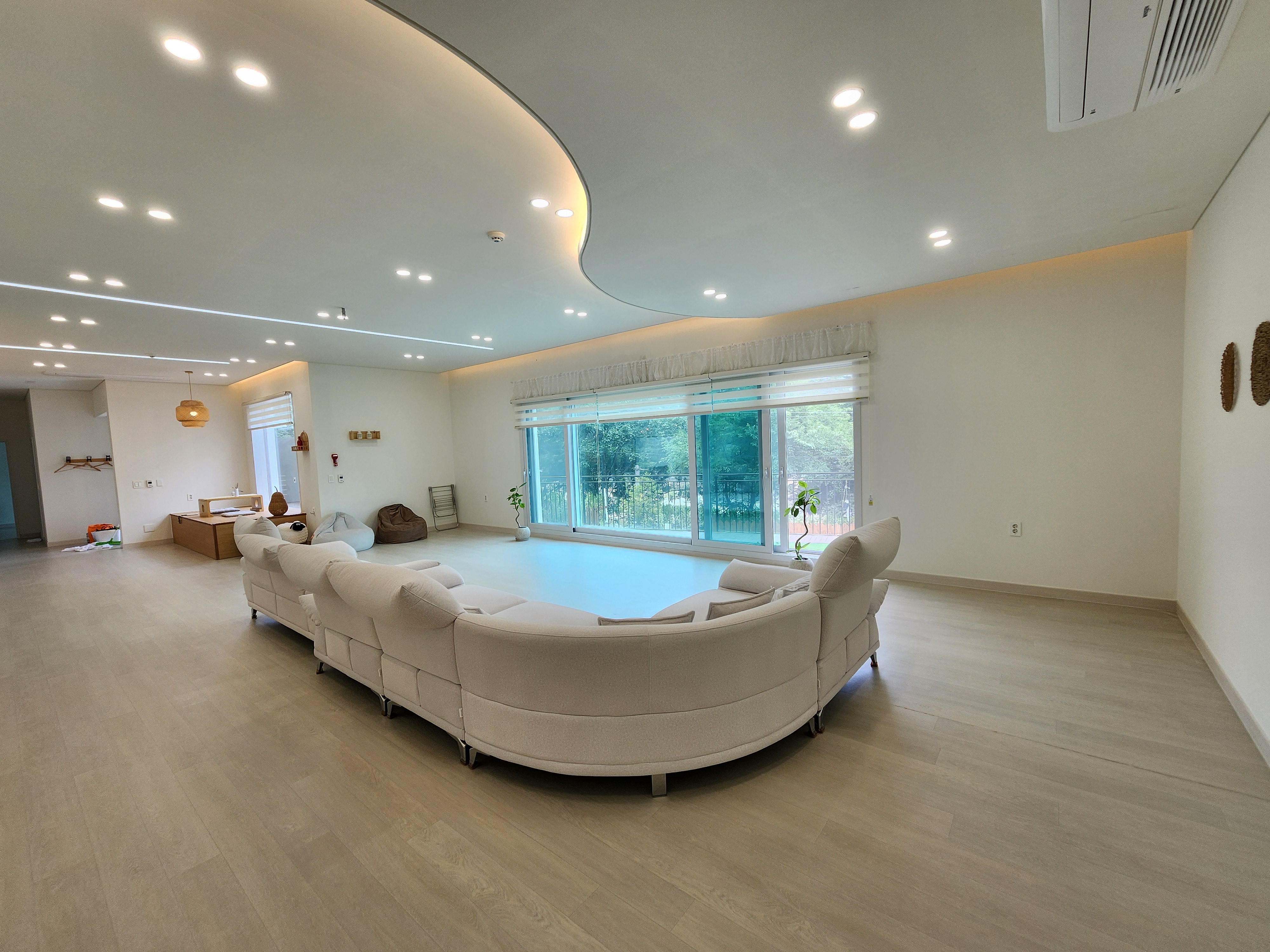 더아리웃집 모롱공간 이미지