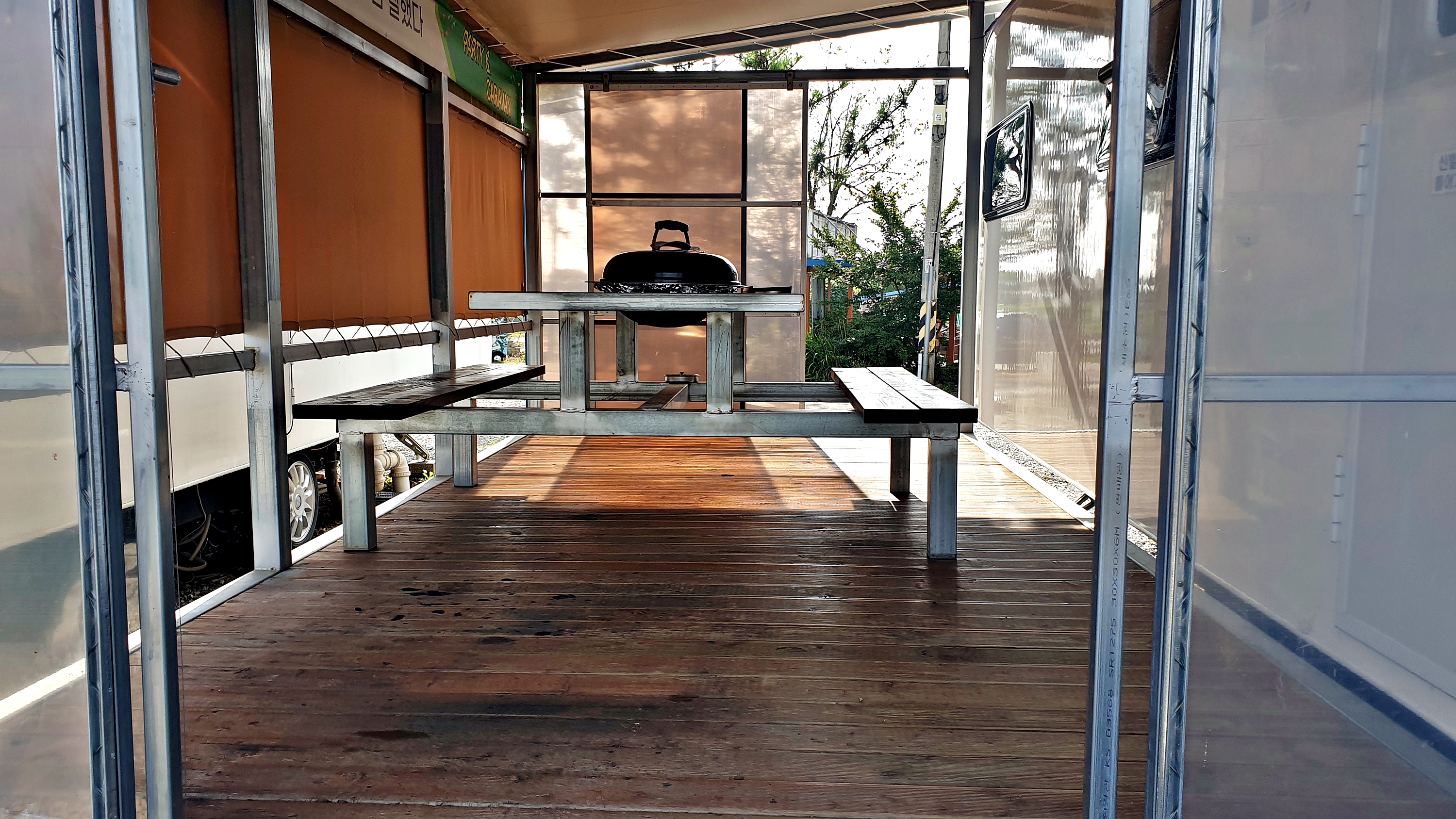 파티엔 카라반 글램핑 펜션캠핑-충남서산태안점 이미지