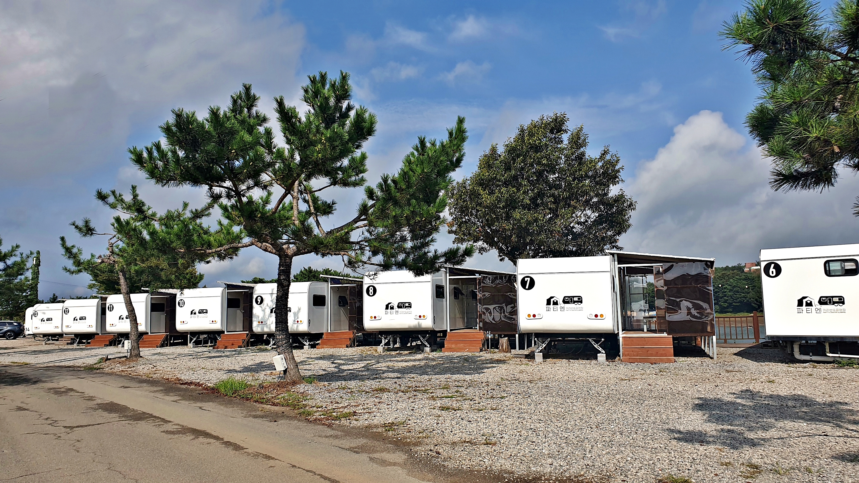 파티엔 카라반 글램핑 펜션캠핑-충남서산태안점 이미지