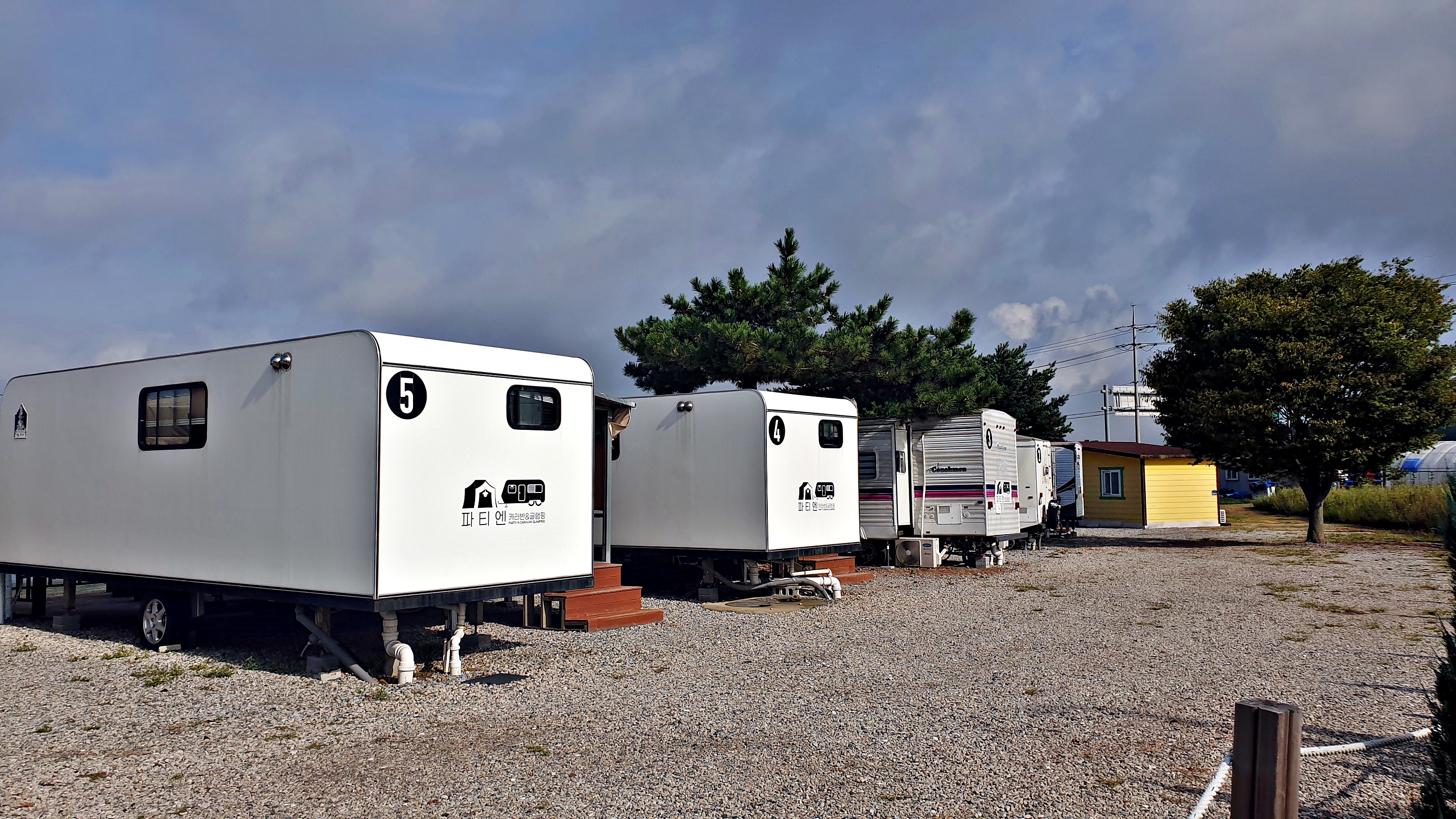 파티엔 카라반 글램핑 펜션캠핑-충남서산태안점 이미지