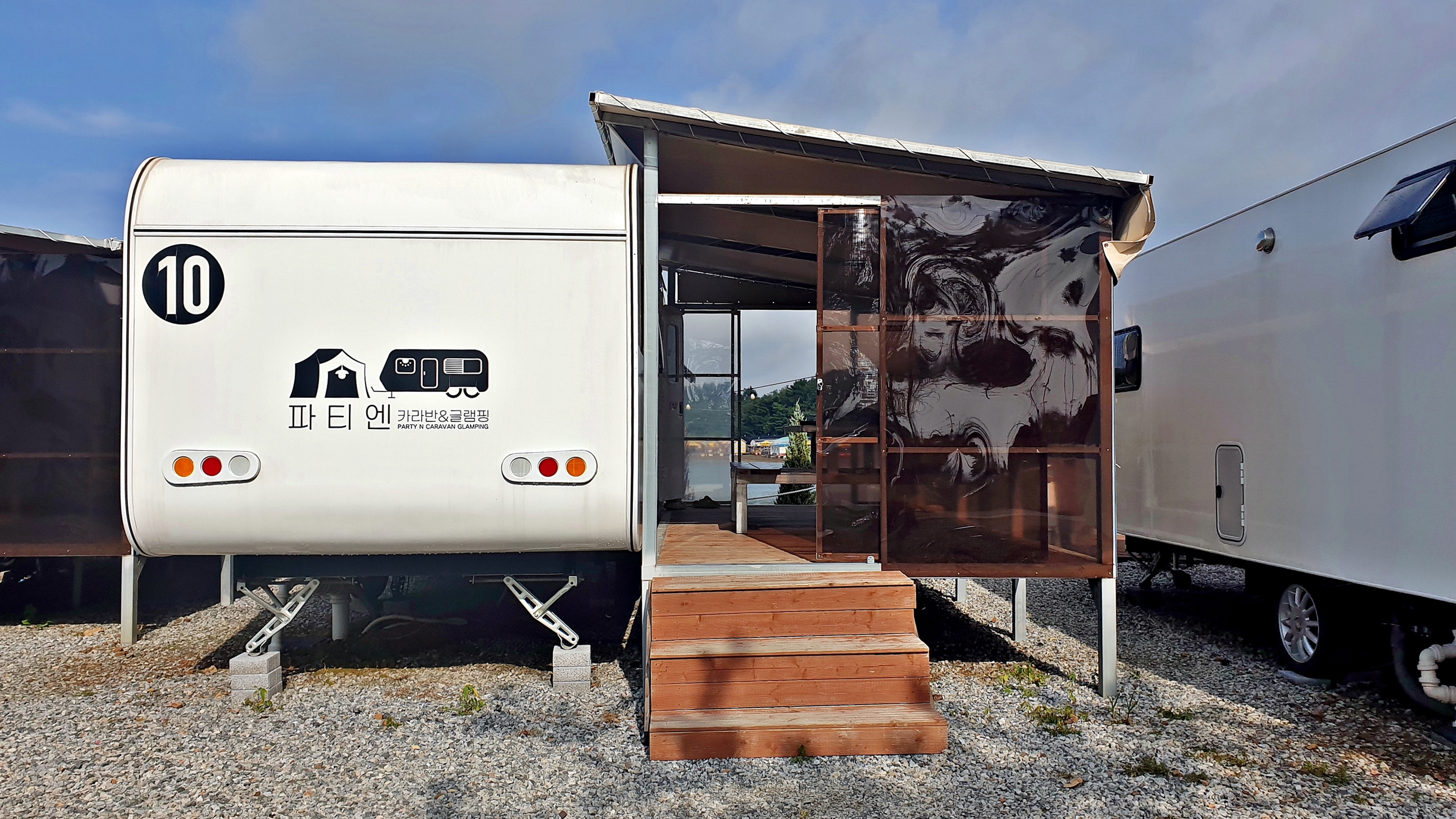 파티엔 카라반 글램핑 펜션캠핑-충남서산태안점 이미지