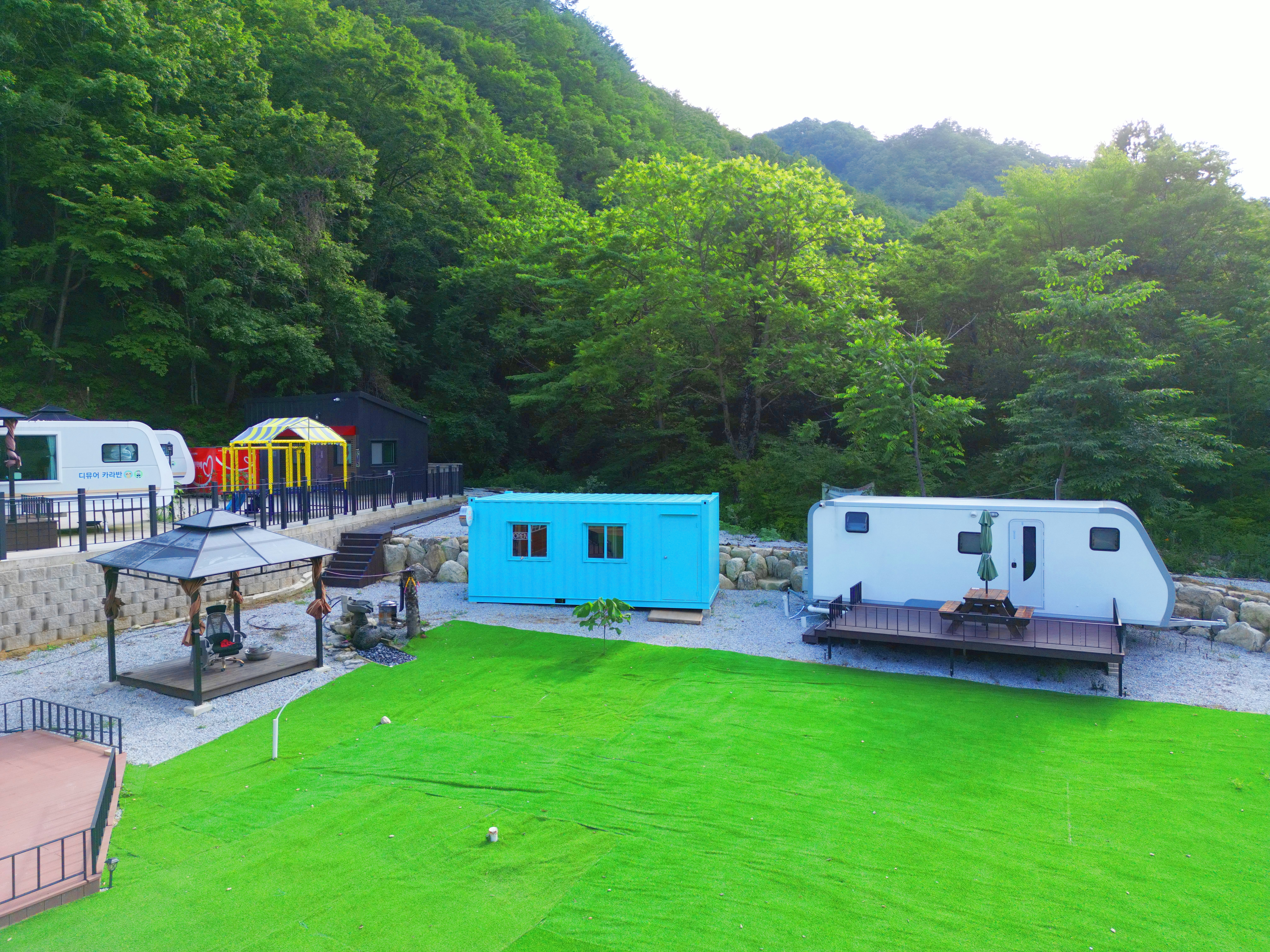 디뮤어 카라반 13번째 이미지