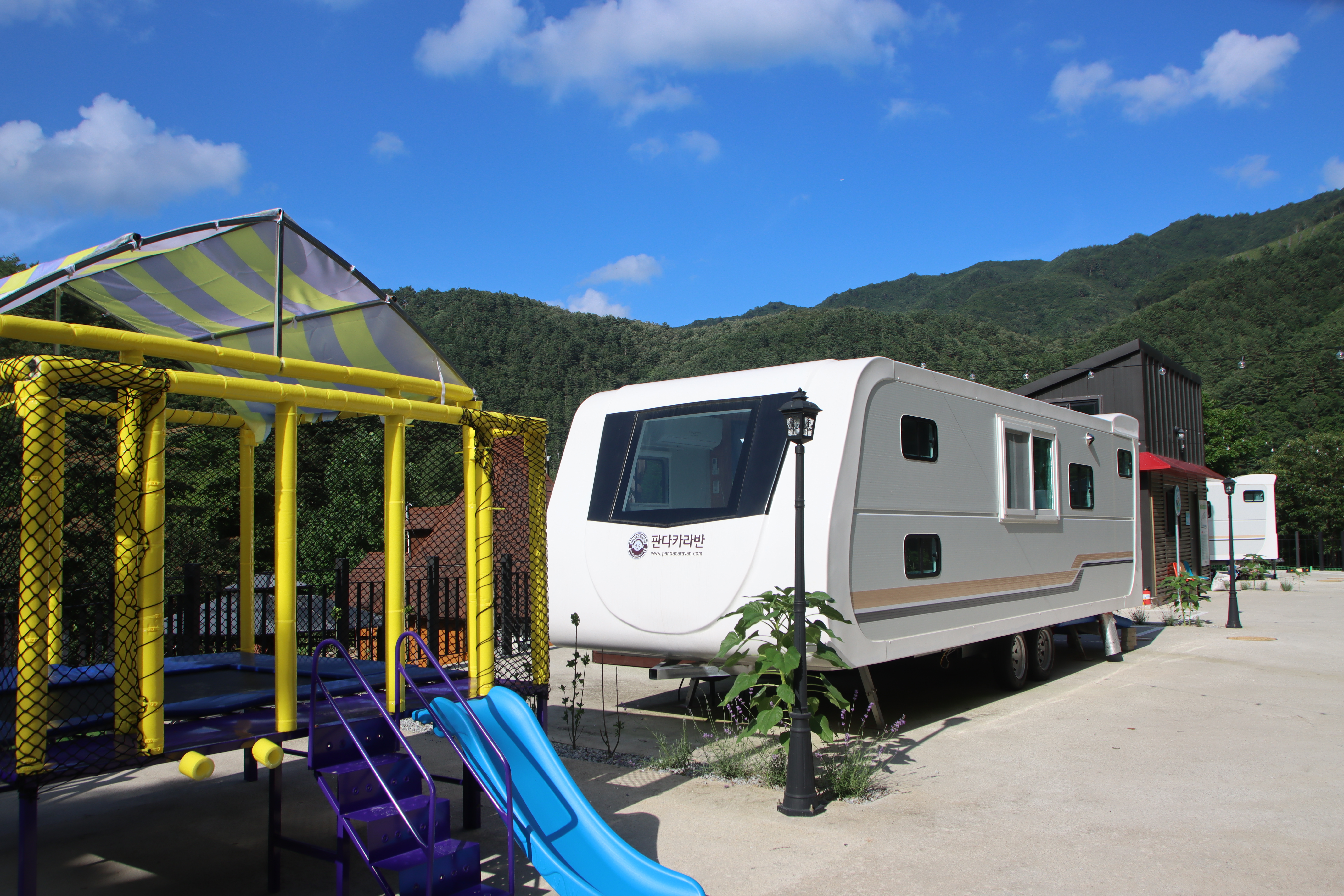 디뮤어 카라반 14번째 이미지