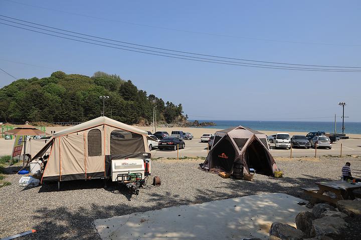 덕산해변 캠핑장